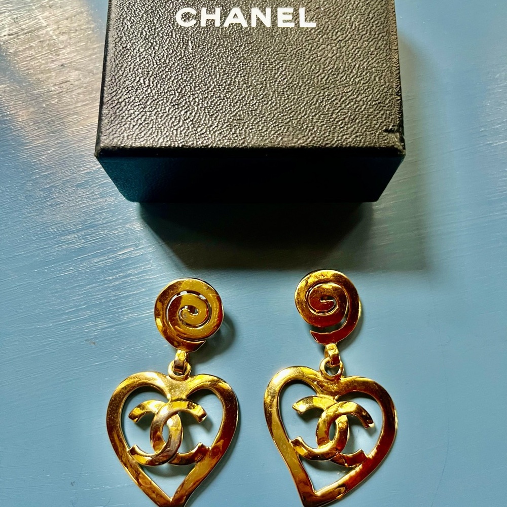 Authentic Vintage Chanel Barbie Collection Heart Earrings 1995 - Picture 4 of 5